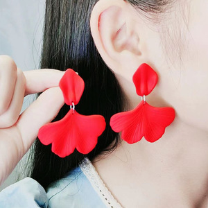 Trendy <b>Red</b> Flower Shape <b>Drop</b> <b>Earrings</b> For Women Acrylic Resin Jewelry Party Style - Product Image 1
