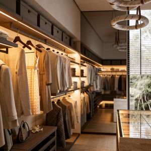 <span class=keywords><strong>Armario</strong></span> Vestidor de Lujo BALOM con Isla y Luz LED, Moderno, Personalizado, de Madera Sólida, Fabricación OEM - Product Image 2