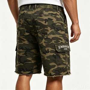 Short cargo pour homme en denim délavé camouflage, style vintage sportif, taille mi-haute, avec cordon de serrage, coupe oversize et jambe large - Product Image 4