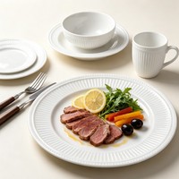 Service de vaisselle en porcelaine blanche gaufrée à nervures verticales, assiettes, bols et tasses à café en céramique à bord perlé, personnalisable avec logo – Vente en gros