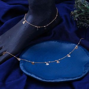 Chevillères en forme de cœur, élégantes, avec breloque cœur, chaîne de cheville, bijoux de mode, accessoire de pied de créateur, collection de chevillères tendance et stylées - Product Image 3