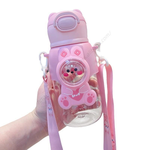 Botella de Agua Portátil de Plástico con Diseño de Dibujos Animados, Linda Taza Infantil con Correa y Pajita para Niños, Venta al Por Mayor - Product Image 1