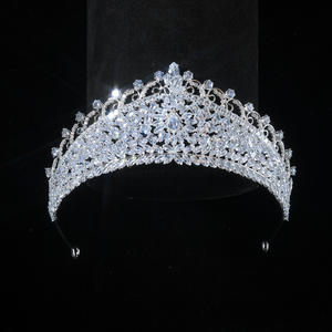 <span class=keywords><strong>Coronas</strong></span> <span class=keywords><strong>de</strong></span> Novia <span class=keywords><strong>de</strong></span> Lujo ROMANTIC, Tiaras Plateadas con Circonitas Cúbicas, Accesorios para el Cabello para Bodas - Product Image 1