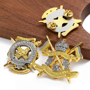 Spilla con Logo in smalto personalizzato di alta qualità <span class=keywords><strong>parole</strong></span> magiche 2d argento antico placcato in <span class=keywords><strong>oro</strong></span> morbido smalto duro in metallo spilla - Product Image 4