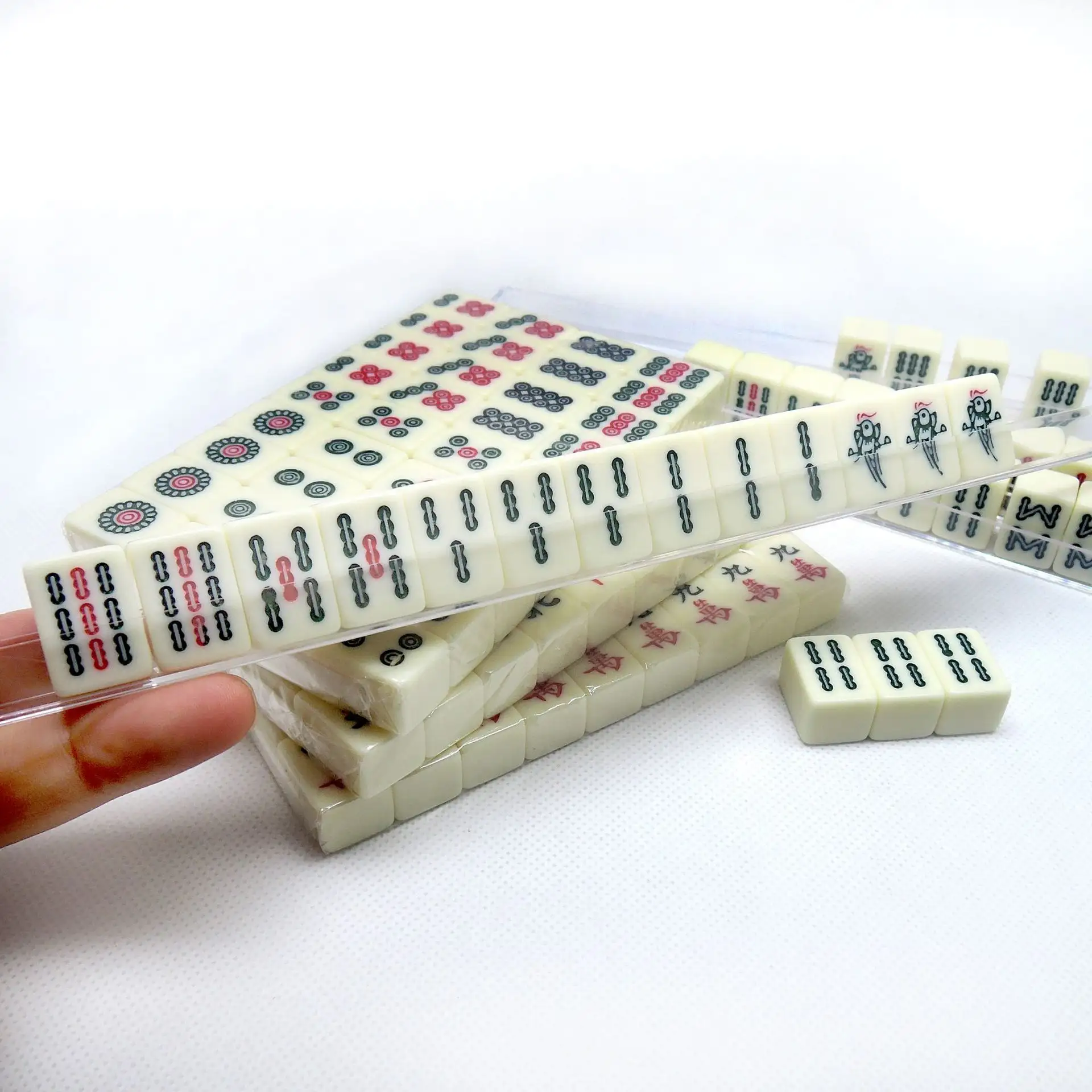 Vente en gros de tuiles Mahjong durables de qualité supérieure Jeu de société de table familial chinois de haute qualité Ensemble de Mah Jongg américain personnalisé