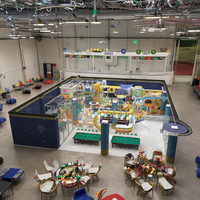 Kinder-Indoor-Spielplatz Umweltfreundliche Vergnügungspark-Ausrüstung Labyrinth Bällebad Trampolin Ninja-Parcours Schutznetz