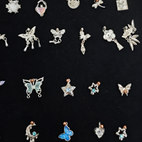 Broche personnalisée en forme de cheval, badge métallique mignon et festif pour fixer les pinces à vêtements, badge personnalisable