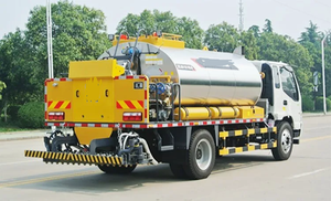 Camion pulvérisateur d'asphalte China TopBrand XLS603, capacité 4,5 m³, système entièrement hydraulique, moteur et boîte de vitesses, vitesse de fonctionnement 1,5-15 km/h - Product Image 6