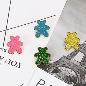 Meilleures ventes : Épingles en métal à motifs de dessins animés, Épingles en métal ours originales, Badges en métal mignons, Épingles de revers souvenirs en émail souple - Product Image 2