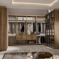Armoire en teck massif durable, design moderne, avec coiffeuse intégrée, portes coulissantes, écologique, vente en gros