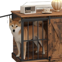 Table d'appoint pour chien en bois massif haut de gamme, style ferme moderne, avec porte coulissante type grange, tiroir, séparateur et résistance à la mastication, taille moyenne