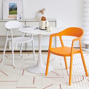 Sillas Modernas TUQ CHAIR de Plástico Resistente con Respaldo Curvo, Sillas de Jardín para <span class=keywords><strong>el</strong></span> Hogar, Comedor, Cafeterías y Sala de Estar - Product Image 1