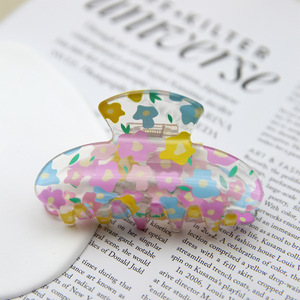 Pinza de Pelo de Plástico con Diseño de Flores y Forma de Media Luna, Color Caramelo, para Mujer, Venta al Por Mayor - Product Image 6