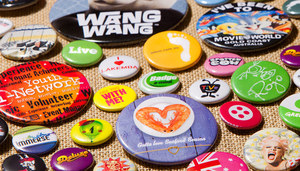 เข็มกลัดโลหะเปล่าแบบกำหนดเองได้ ป้ายกลมพิมพ์ลายตามสั่ง ขนาด 58 มม. - Product Image 3