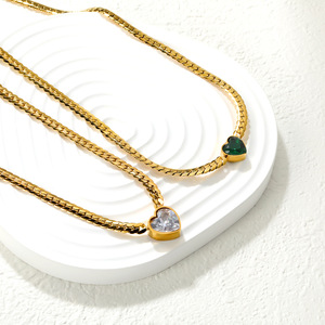 Collar con Colgante de Corazón de Diamantes, Cadena de Oro, Unisex, Uso Diario, Diseño Geométrico, Tema de Amor, Joyería de Acero Inoxidable - Product Image 1