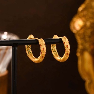 Boucles d'oreilles géométriques dorées rétro tendance pour femmes, style asiatique, luxe français haut de gamme, effet goutte d'huile, cadeau polyvalent, accessoire de mode - Product Image 5