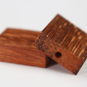 จี้ไม้โรสวูดทรงสี่เหลี่ยม 18x16 มม. เจาะรูสำหรับทำสร้อยข้อมือ - Product Image 3
