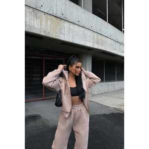 Ensemble de pantalon et veste pour femme avec détail fermeture éclair couleur crème - Product Image 2