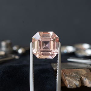 Topaze impériale rose naturelle de qualité supérieure, taille Asscher, 5,61 carats, 9,9x9,9x6,9 mm, provenant de la mine de Katlang, Pakistan - Product Image 2