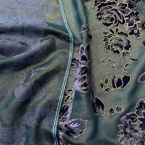 Nuova Collezione Primavera Estate in Velluto Bruciato Dorato per Camicie Eleganti, Abiti e Abiti da Sera - Product Image 6