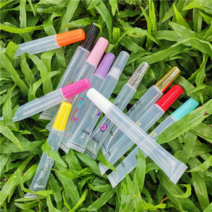 <span class=keywords><strong>Tube</strong></span> de gloss à lèvres en <span class=keywords><strong>plastique</strong></span> fin de 15 ml avec logo personnalisé, <span class=keywords><strong>transparent</strong></span>, faible MOQ 50 pièces, marque privée pour usage cosmétique - Product Image 3