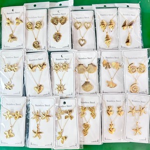 Juego <span class=keywords><strong>de</strong></span> <span class=keywords><strong>Collar</strong></span> y Aretes <span class=keywords><strong>de</strong></span> Acero Inoxidable Chapado en Oro con Perlas para Mujer TZ052, Colgante Circular Irregular con Flor y Mariposa para Regalos - Product Image 3