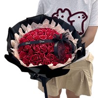 Bouquet de roses artificielles réalistes en savon rouge fait main, arrangement floral doux pour la Saint-Valentin, mariage, anniversaire