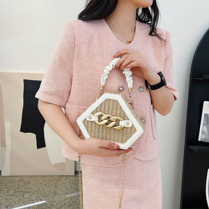 Nouvelle Collection 2026 : <span class=keywords><strong>Sac</strong></span> Messager Femme en Cuir PU avec Chaînes, <span class=keywords><strong>Sac</strong></span> à <span class=keywords><strong>Main</strong></span> et Pochette Assortis - Product Image 5