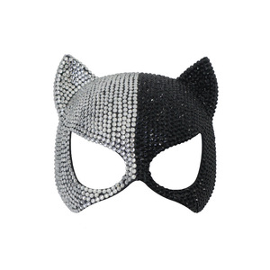 Masque de chat en strass noir et blanc, demi-visage, accessoire de fête costumée pour femmes, style mignon, en plastique - Product Image 5