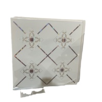595X595 603X603 2 por 2 pies Panel de techo de PVC Lámina de estampado en caliente Techo de yeso de PVC Azulejo falso para oficina