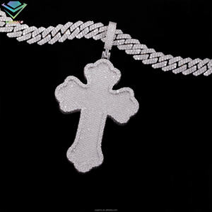 Pendentif croix unisexe en argent 925 plaqué or 18 carats, serti de moissanite VVS certifiée GRA, style hip-hop, taille brillant ronde, monture griffe. - Product Image 2