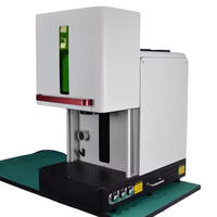 Marqueur laser facile à utiliser 20w 30w 50w Machine de marquage laser fermée pour matériaux métalliques