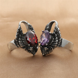 Anillo de acero de titanio con forma de ala, con piedras preciosas rojas y moradas, estilo retro punk, regalo de joyería unisex - Product Image 1