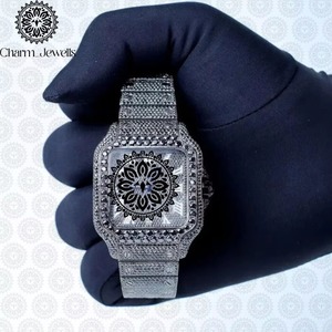 Montre élégante de qualité supérieure avec diamants, mouvement de précision, montre de luxe pour adultes, disponible à la vente - Product Image 3
