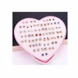 Ingrosso Trending moda orecchini con strass a foglia incrociata di cristallo graziosi Design minimalista per ragazze donne taglio principessa - Product Image 1