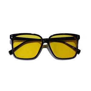 Gafas de Sol Cuadradas Grandes para Mujer Qianai, Montura Blanca, Lentes de PC con Protección UV400 Tipo 3, Estilo Retro - Product Image 3