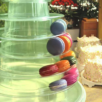 Tour d'affichage ronde à macarons en plastique à 6 couches avec étui de transport pour la fête, la célébration, le dessert et la pâtisserie.