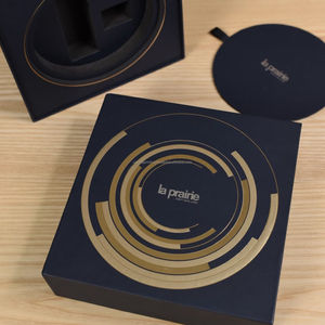 กล่องของขวัญผลิตภัณฑ์ดูแลผิวแบบแข็งพร้อมฝาปิดปั๊มด้วยการปั๊มด้วยความร้อนโลโก้ EVA - Product Image 1