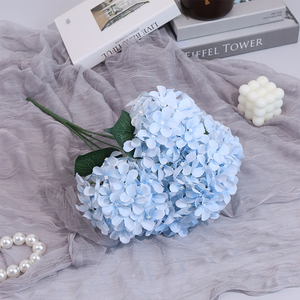 Fleurs d'hortensia artificielles à cinq têtes en soie faites à la main pour la décoration douce des salles de mariage, arrangements floraux pour la maison et les restaurants - Product Image 1
