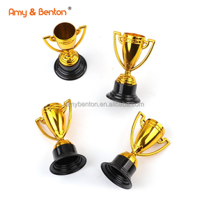Vendita calda a buon mercato cosa <span class=keywords><strong>Mini</strong></span> trofei di plastica tazza per festa giocattoli di favore per i bambini - Product Image 5