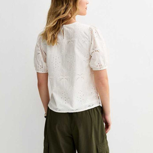 Blusa de Mujer con Mangas Abullonadas, Estilo Retro Francés, Bordado Calado, Diseño Personalizado de Fábrica, Moda Casual de Verano - Product Image 4