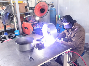 Soldadora en línea de alta velocidad con alimentador automatizado para piezas pequeñas Fabricación de equipos industriales de nueva condición - Product Image 5