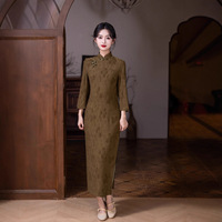 Nouvelle Robe Cheongsam Longue Élégante à Manches Longues en Jacquard Brodé Style Chinois Amélioré Grande Taille pour Femme – Collection Automne