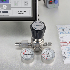 Régulateur de pression à membrane à deux étages SS316L pour gaz de haute pureté 0-2000 PSI Entrée précise Contrôle de sortie Système de gaz UHP - Product Image 2