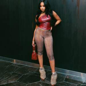 Ensemble 2 pièces personnalisé 2026 pour femme : Haut asymétrique en similicuir et pantalon translucide moulant, style robe de soirée en tissu métallisé - Product Image 2