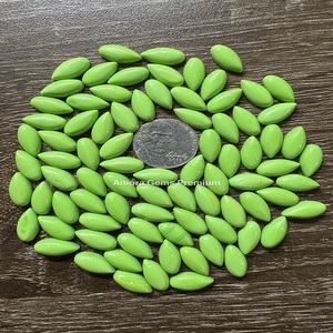 Cabochons en forme de poire Rosarita verte de meilleure qualité, pierres précieuses calibrées en vrac pour la fabrication de bijoux à bricoler soi-même et accessoires artisanaux uniques - Product Image 1