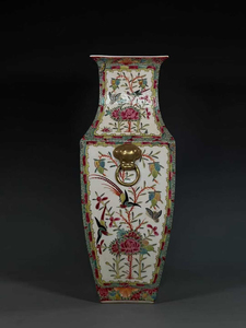 Jarrones <span class=keywords><strong>de</strong></span> Porcelana Antiguos <span class=keywords><strong>de</strong></span> la Dinastía Qing con Medallón <span class=keywords><strong>de</strong></span> <span class=keywords><strong>Rosas</strong></span> Chinas, un Par <span class=keywords><strong>de</strong></span> Jarrones Grandes <span class=keywords><strong>de</strong></span> Porcelana Guangcai del Siglo XIX - Product Image 3