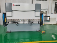 SANXIN bon prix presse plieuse 4 + 1 axe CNC presse plieuse pour cintrer la machine à cintrer les tôles hydrauliques en acier inoxydable