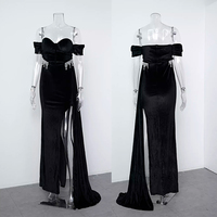 Robe de soirée longue élégante noire en velours fendue à épaules dénudées pour femme