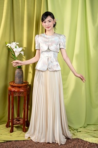 Blusa Ceremonial de Brocado Vietnamita KAMIKI con Motivo Paisajístico - Diseño de Cintura Peplum en Color Marfil, Estilo Elegante KPP20 - Product Image 3